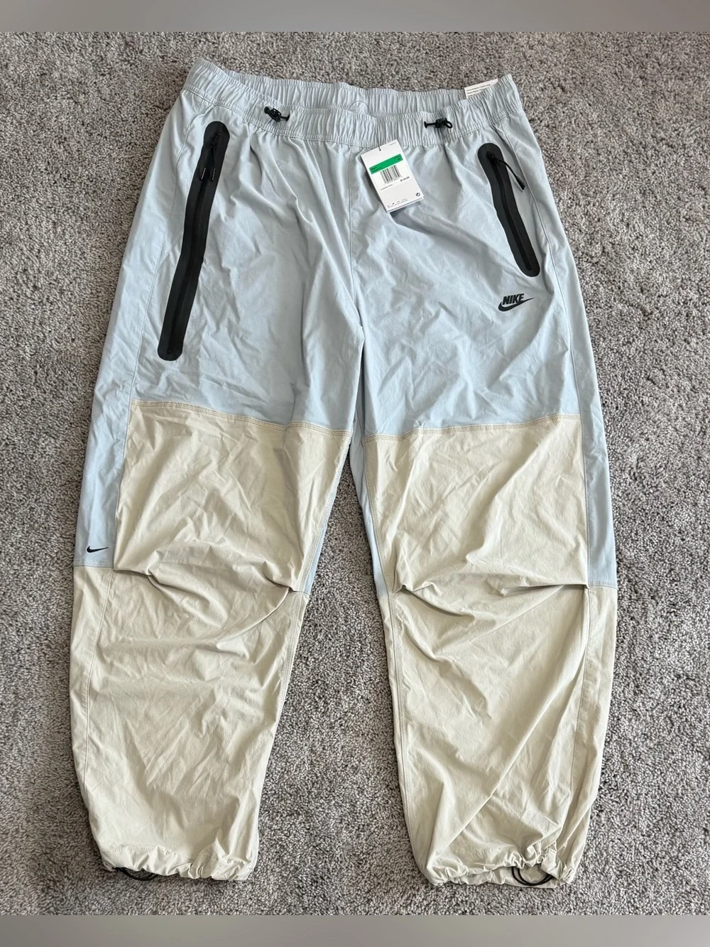 Nike Tech Dri Fit Woven Loose Fit Pants Grey Cream IU6966-012 Mens Size XL NEW